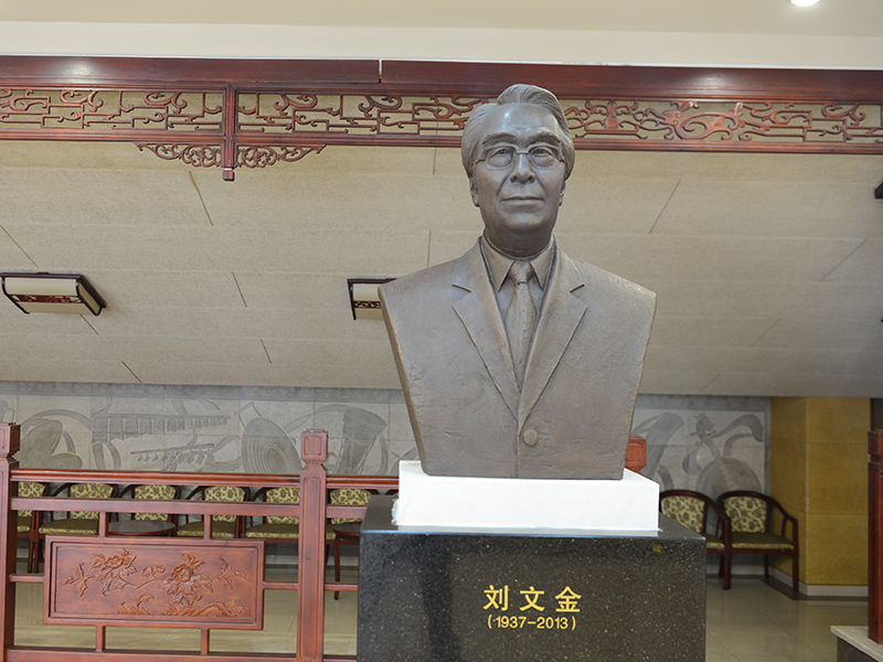 雕塑作品 劉文金像，鑄銅，安放地點：中央民族樂團
